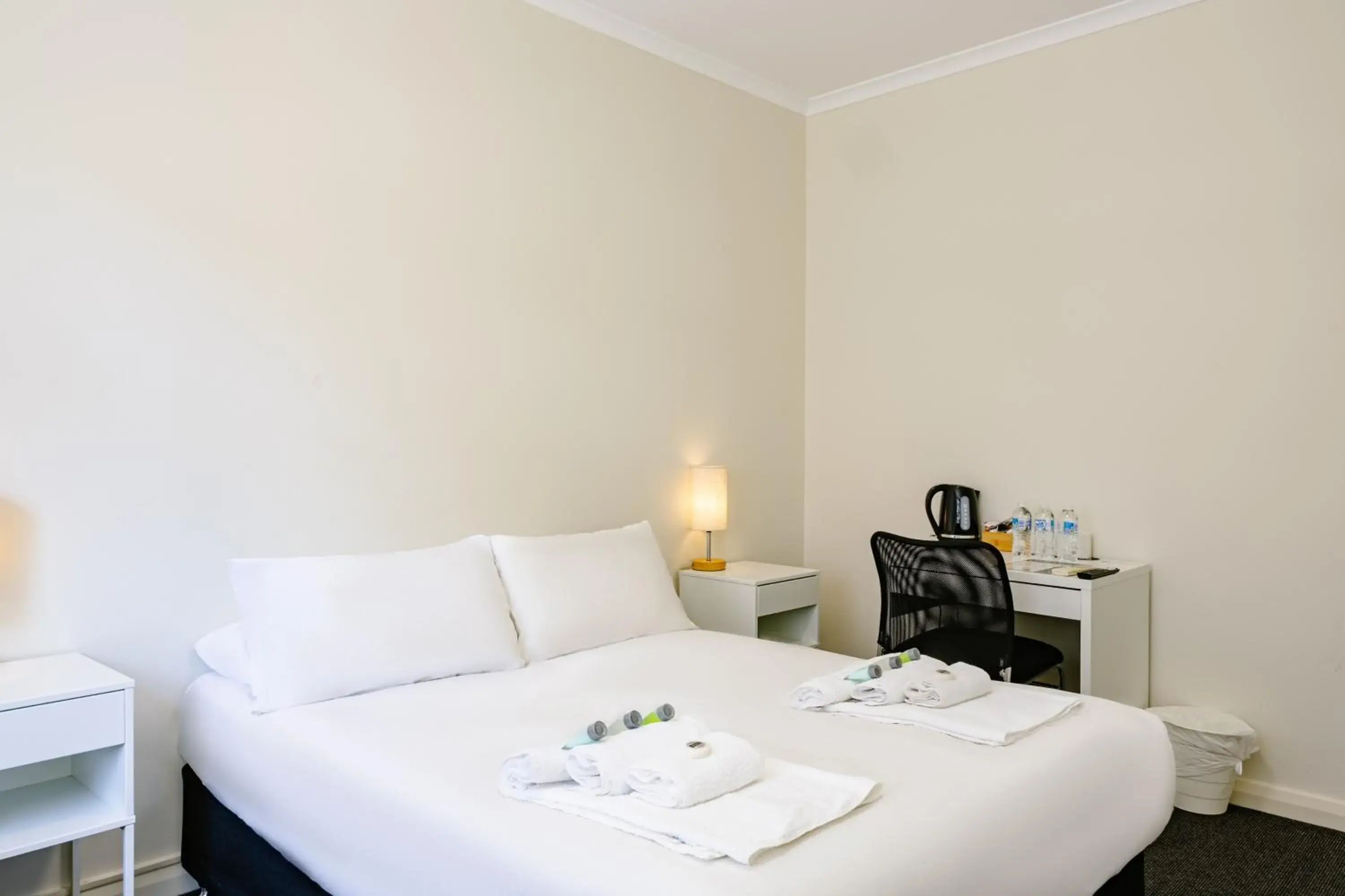 Queen Room with Shared Bathroom in Bar Broadway Queen Room with Shared Bathroom in Bar Broadway