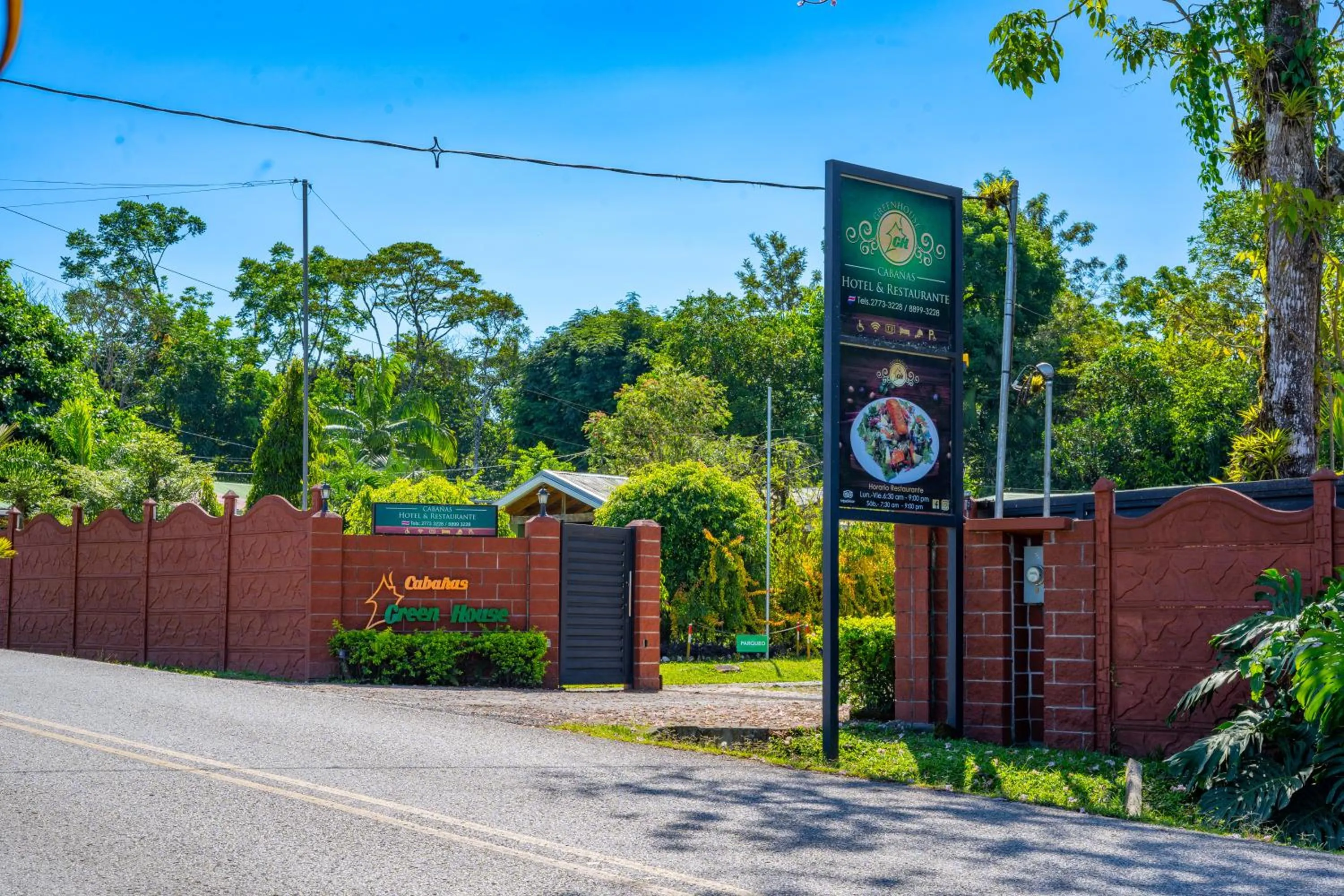 Facade/entrance in Cabañas Green House