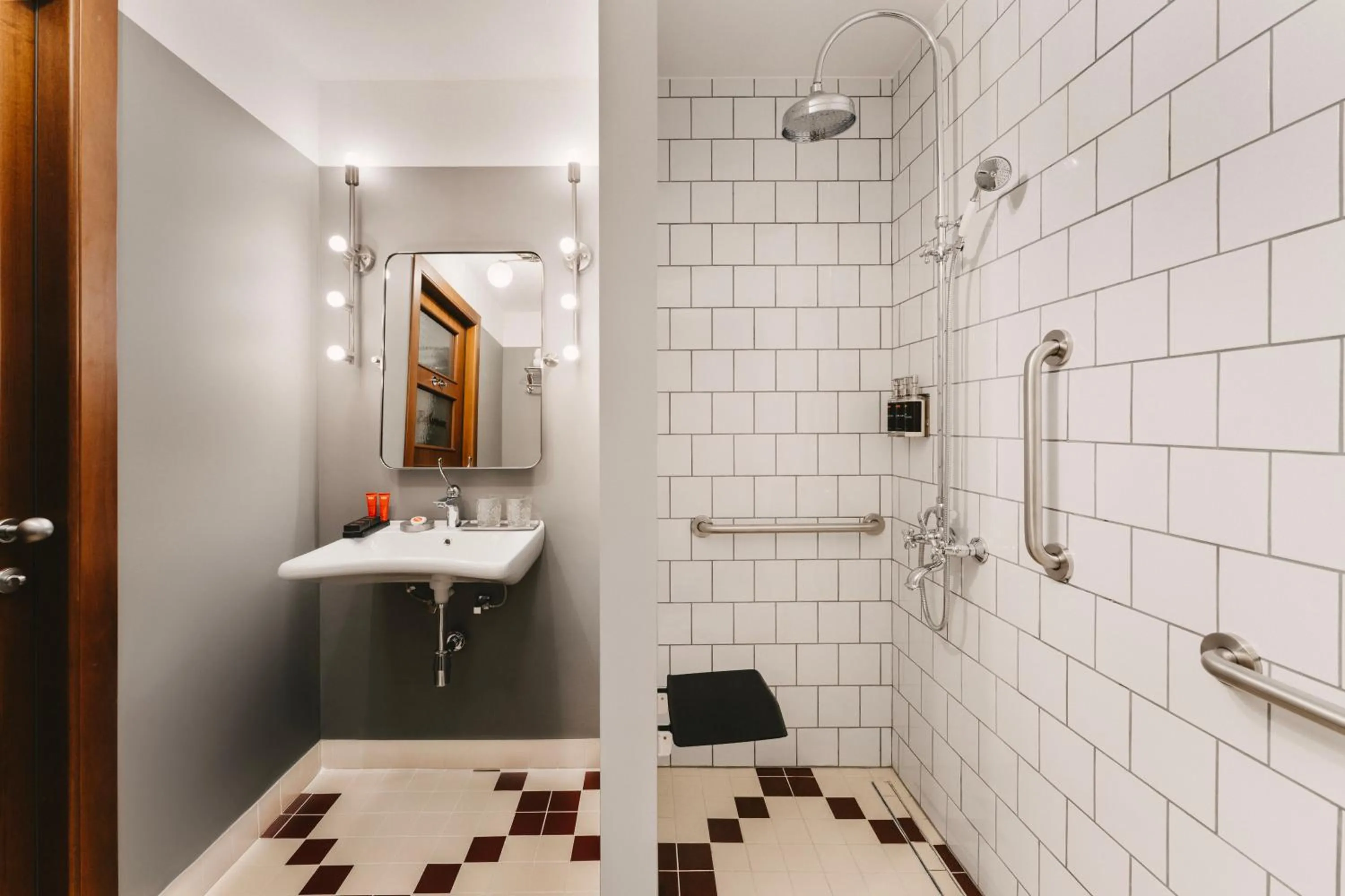 Shower in Hotel Afisha