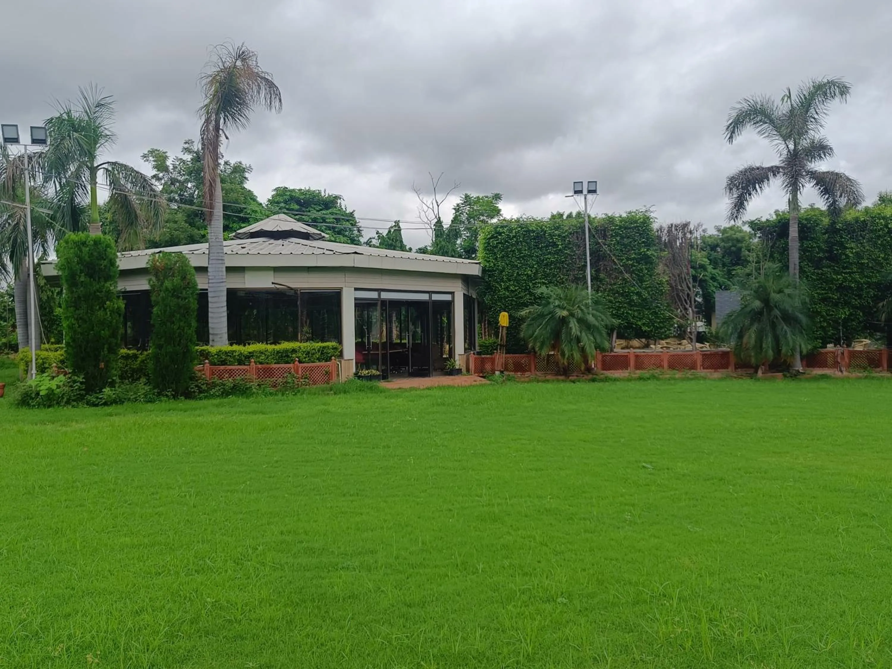 Restaurant/places to eat in Sagar Resort