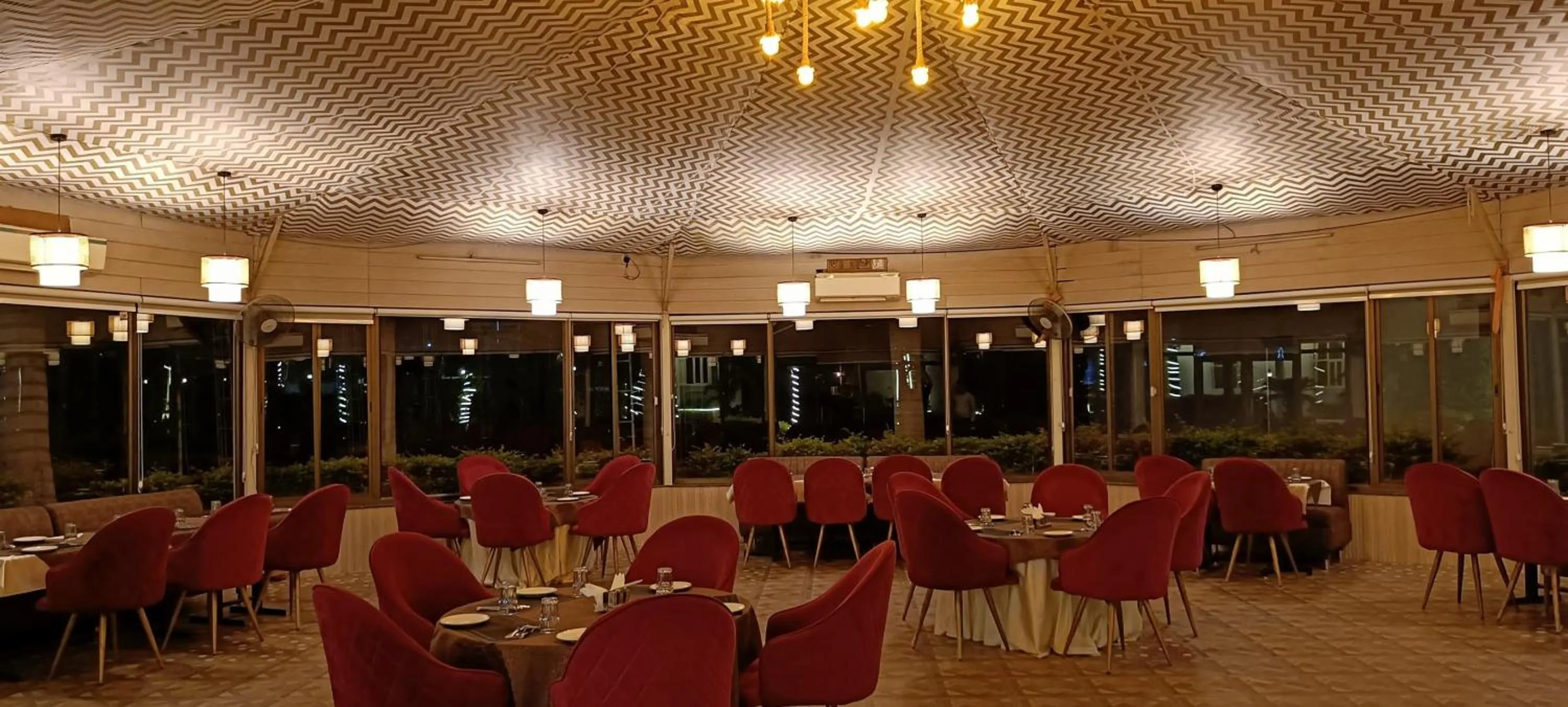 Restaurant/places to eat in Sagar Resort