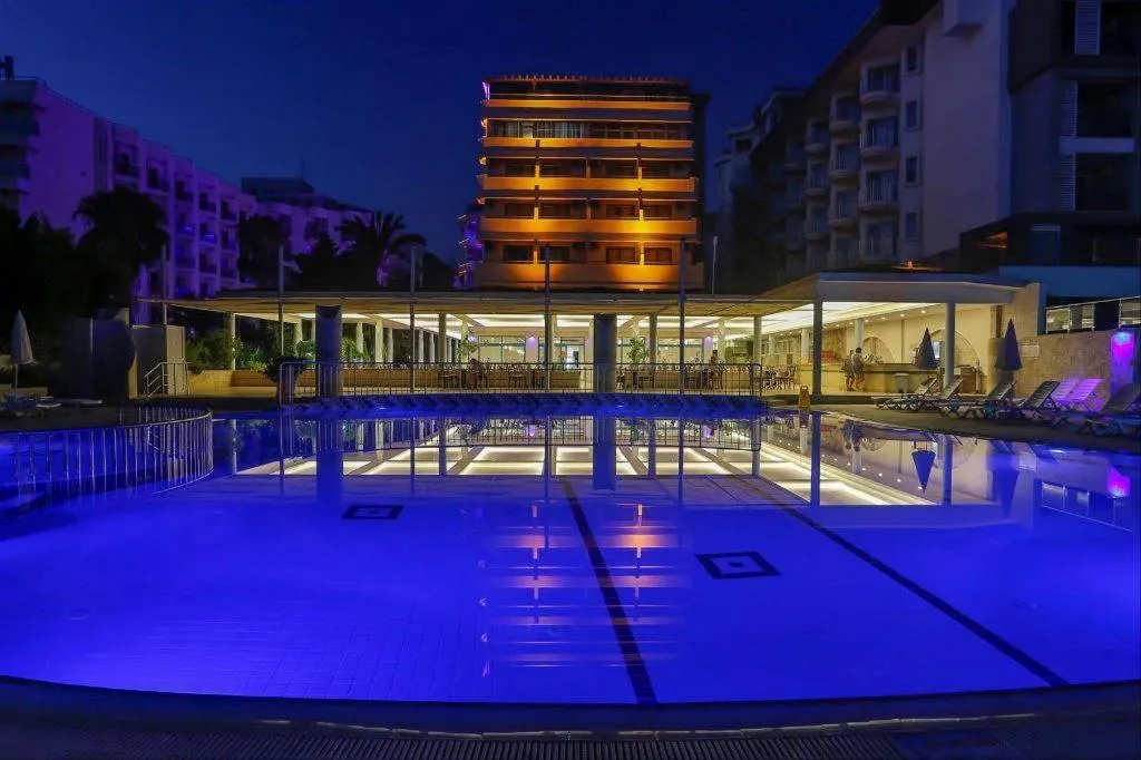 Swimming pool in Club Mirabell hotel