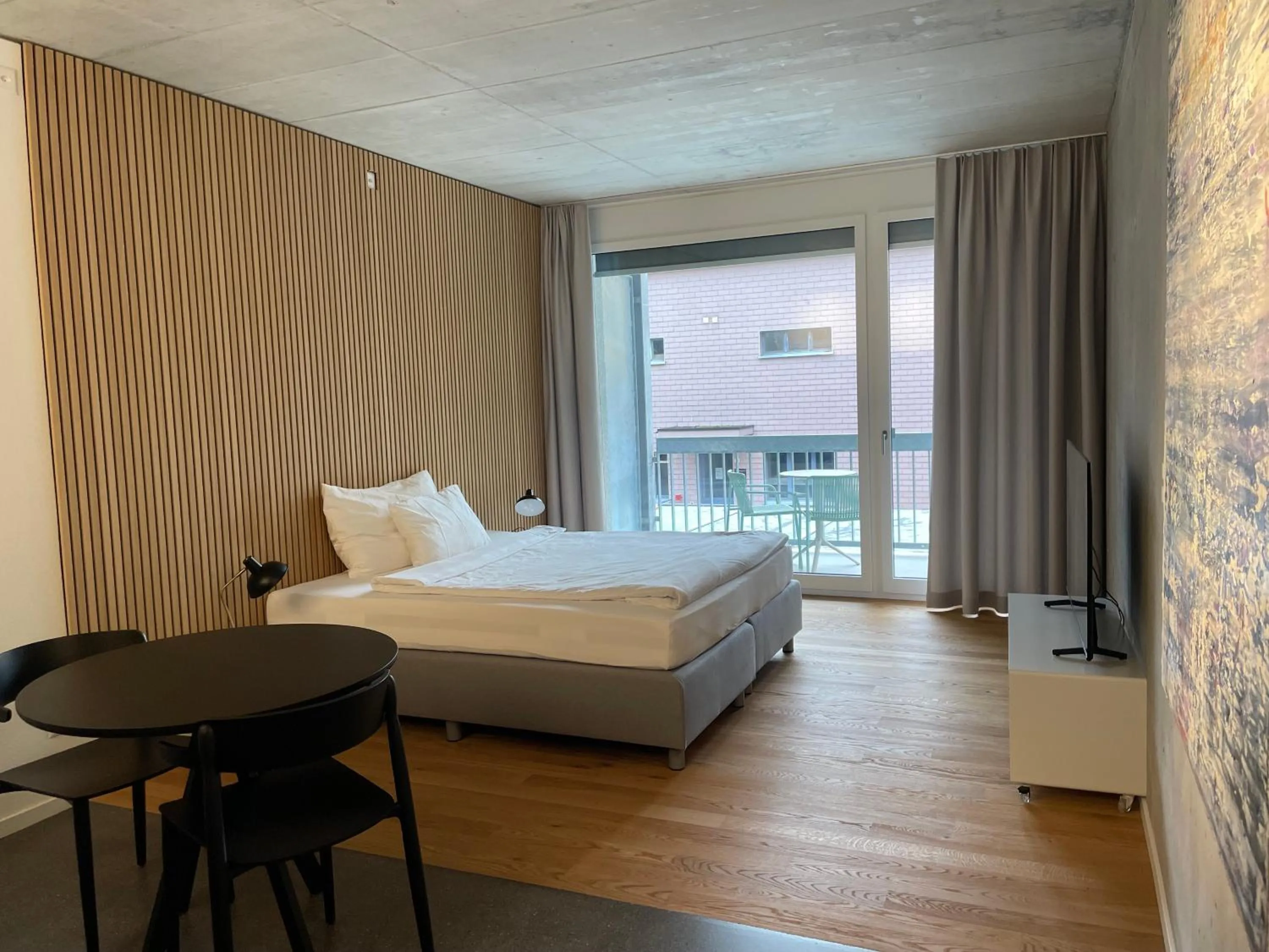 Photo of the whole room, Bed in Aparthotel Il Momento Bern Expo