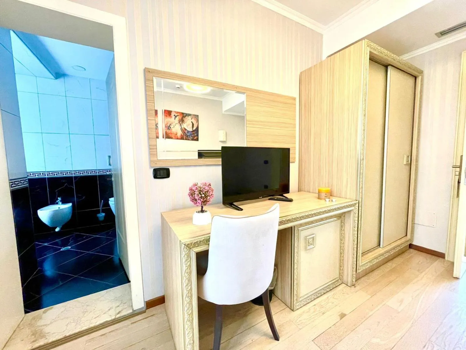 TV and multimedia in AMH Hotel Durres