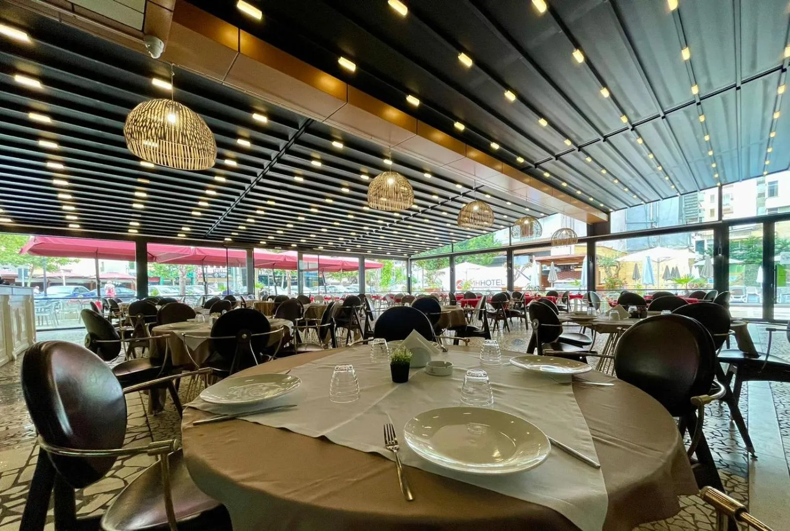 Restaurant/places to eat in AMH Hotel Durres