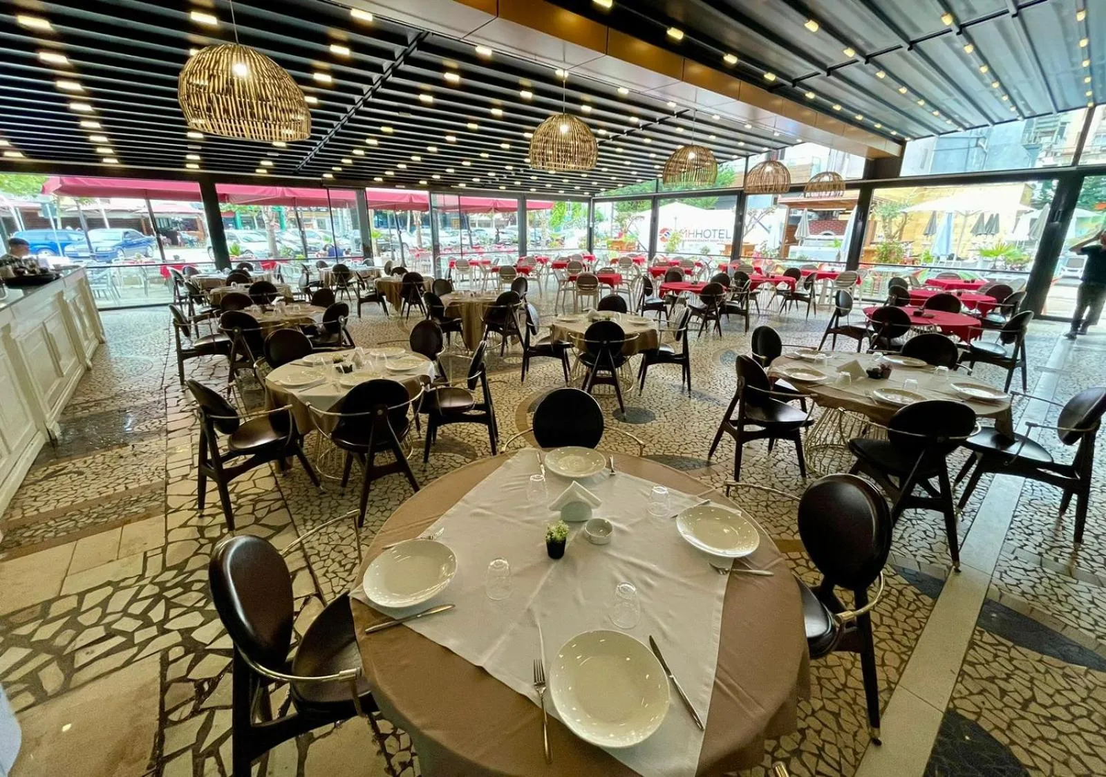 Restaurant/places to eat in AMH Hotel Durres