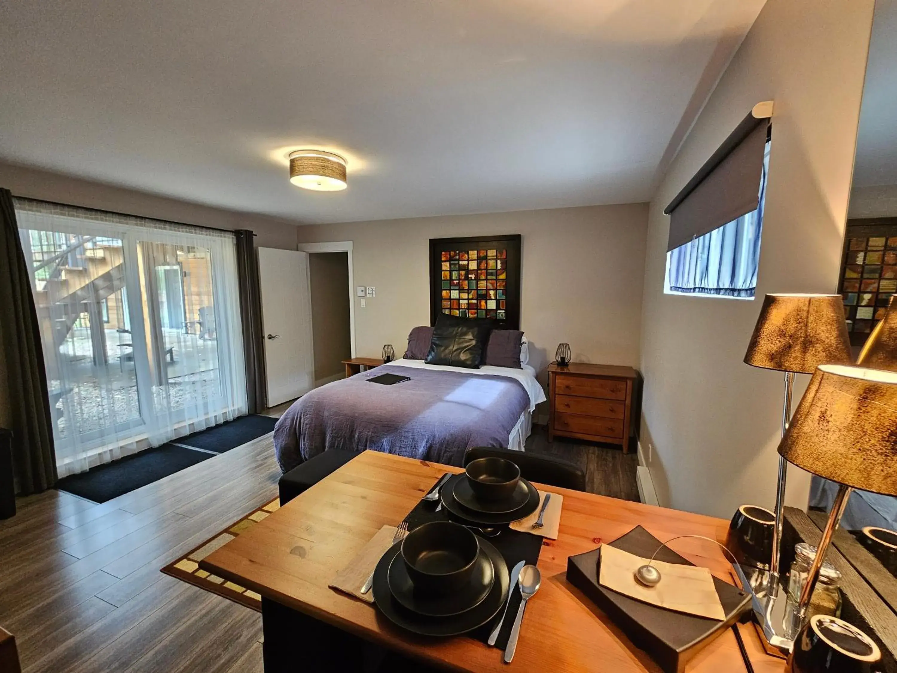 Deluxe Queen Room - single occupancy in Le DEN de Tremblant Deluxe Queen Room - single occupancy in Le DEN de Tremblant