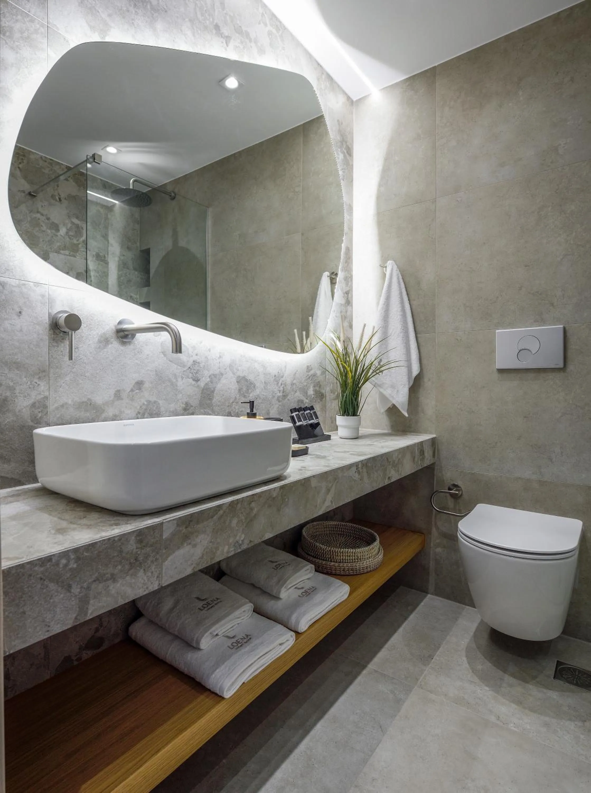 Toilet in Loena Luxury Suites