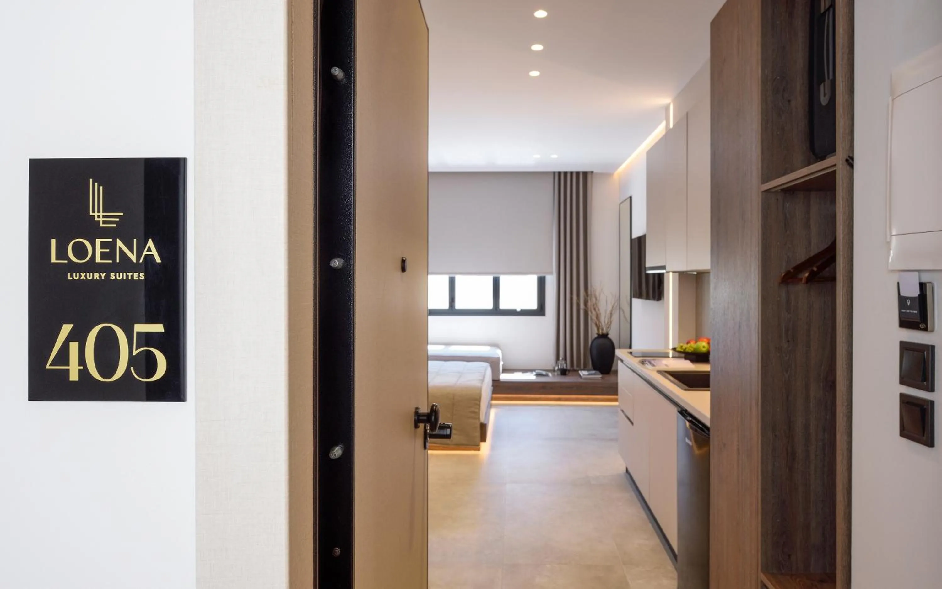 Facade/entrance, Bed in Loena Luxury Suites