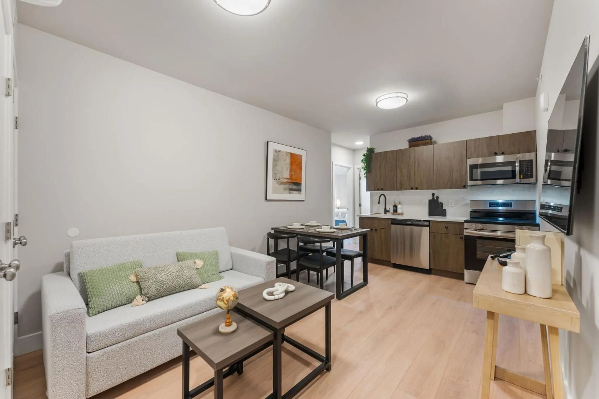 Kitchen or kitchenette in 4211 Suites