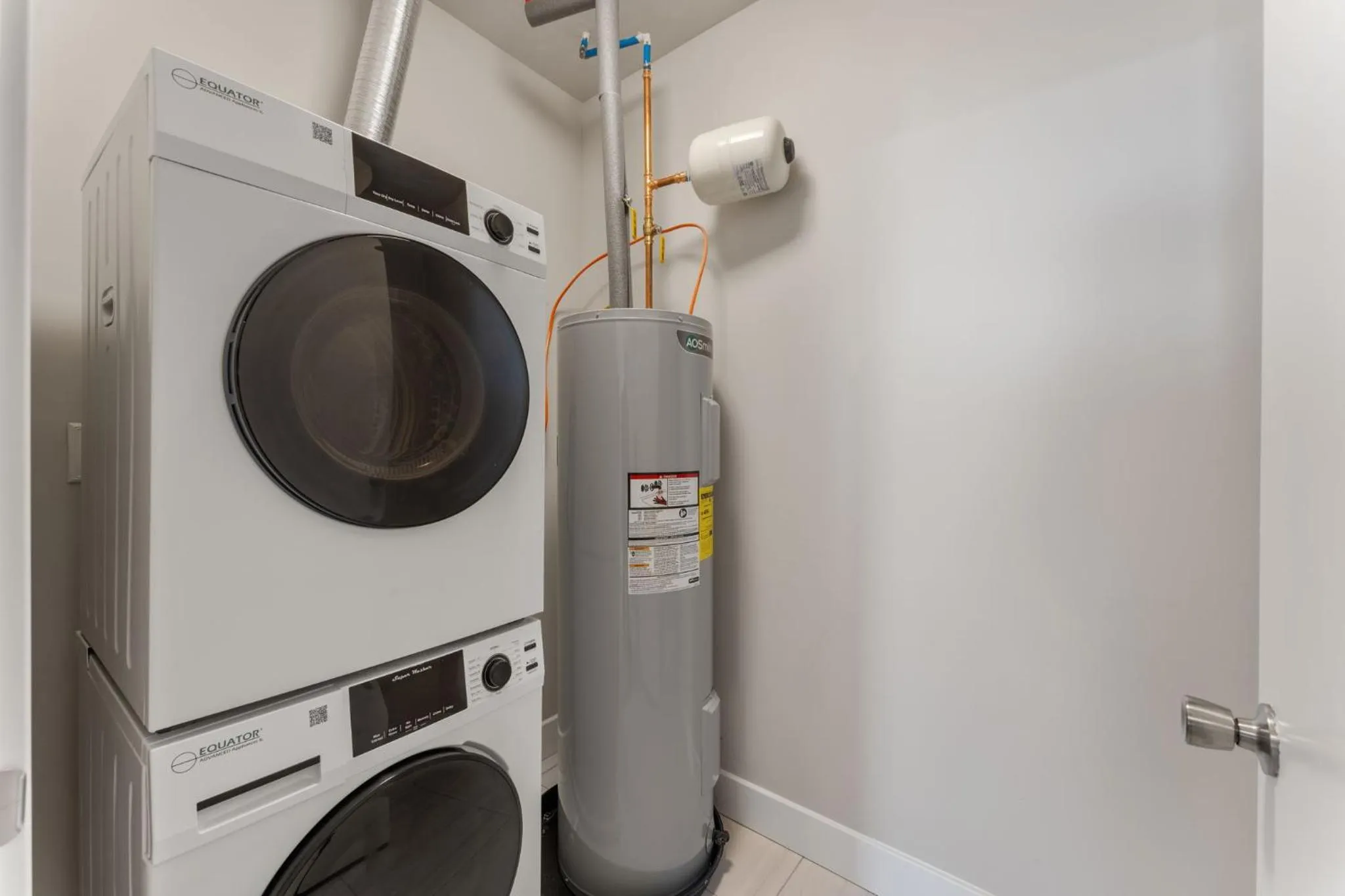 laundry in 4211 Suites