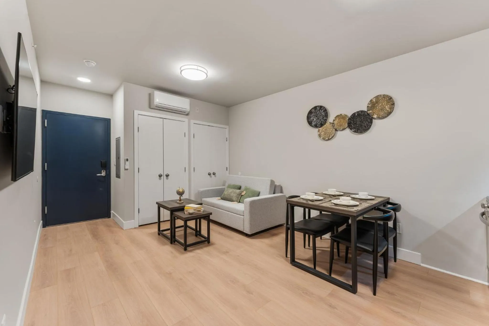 Living room in 4211 Suites