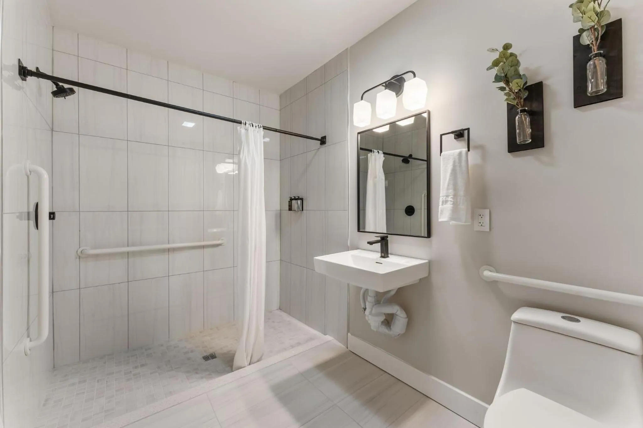 Bathroom in 4211 Suites