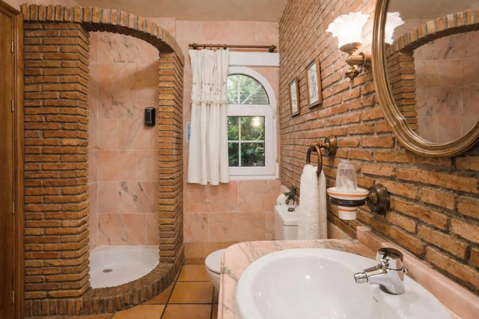 Bathroom in Hotel El Balcon de las nieves