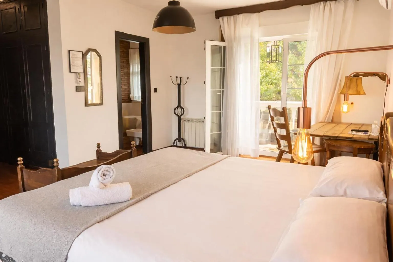 Photo of the whole room, Bed in Hotel El Balcon de las nieves