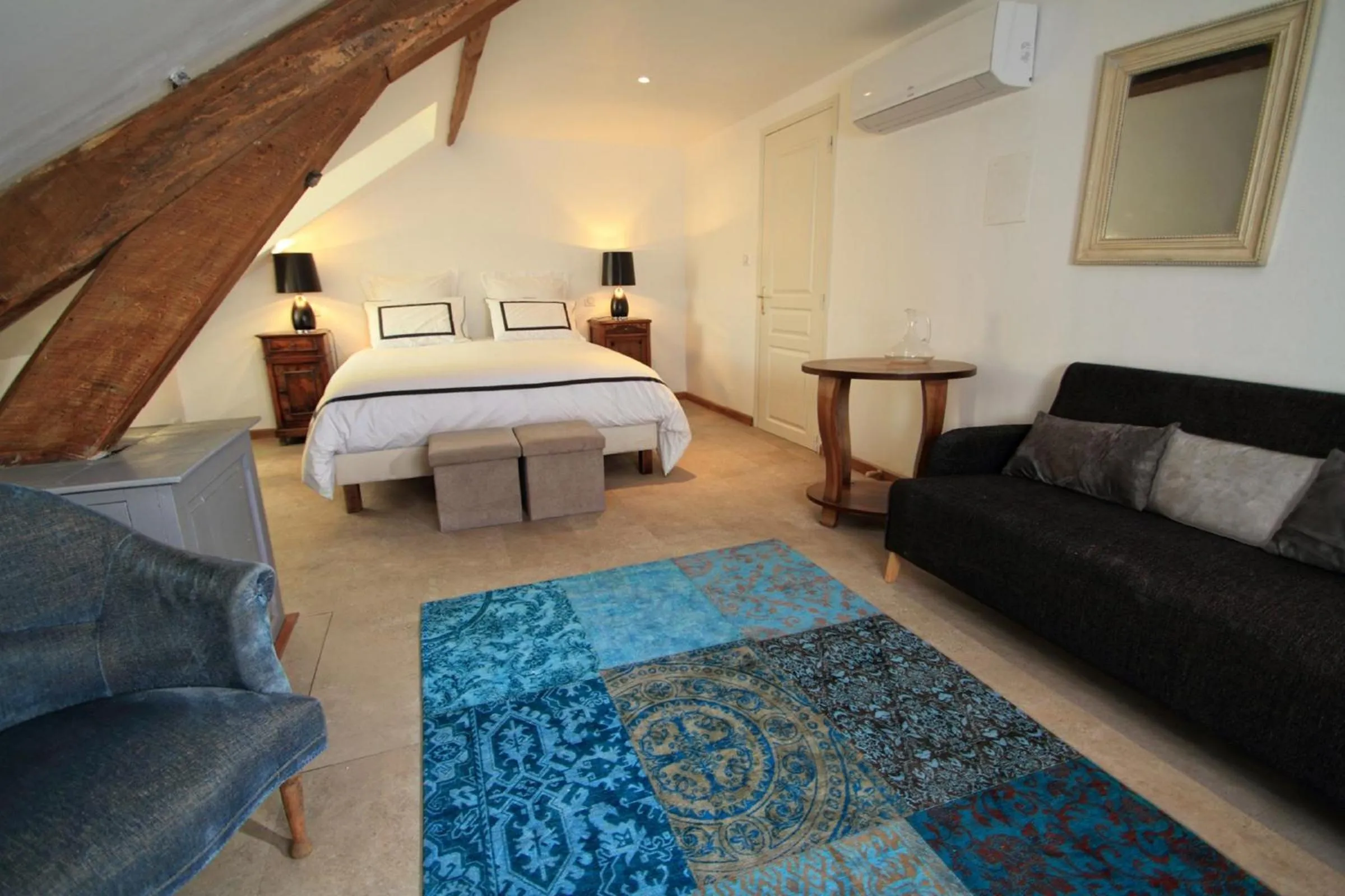 Photo of the whole room, Bed in Hôtel SPA Le Miel des Muses