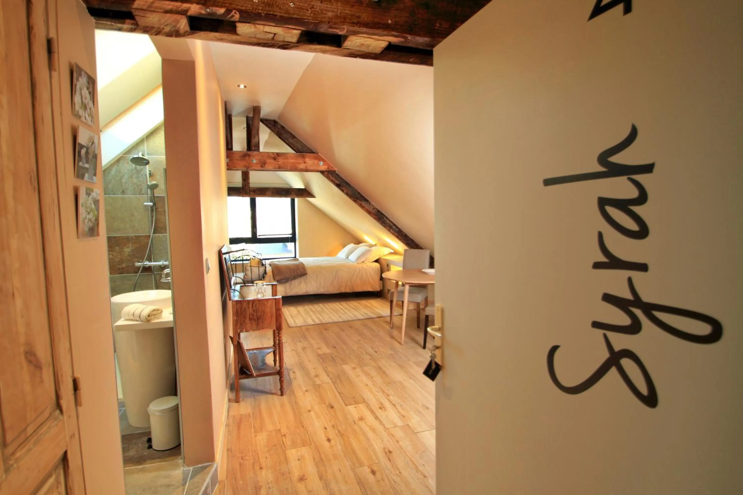 Photo of the whole room in Hôtel SPA Le Miel des Muses