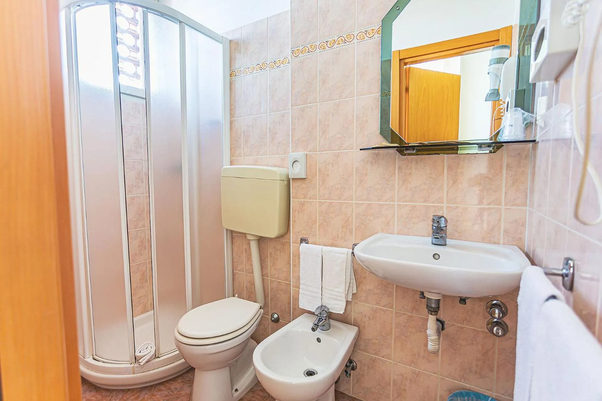 Shower in Hotel Buenos Aires