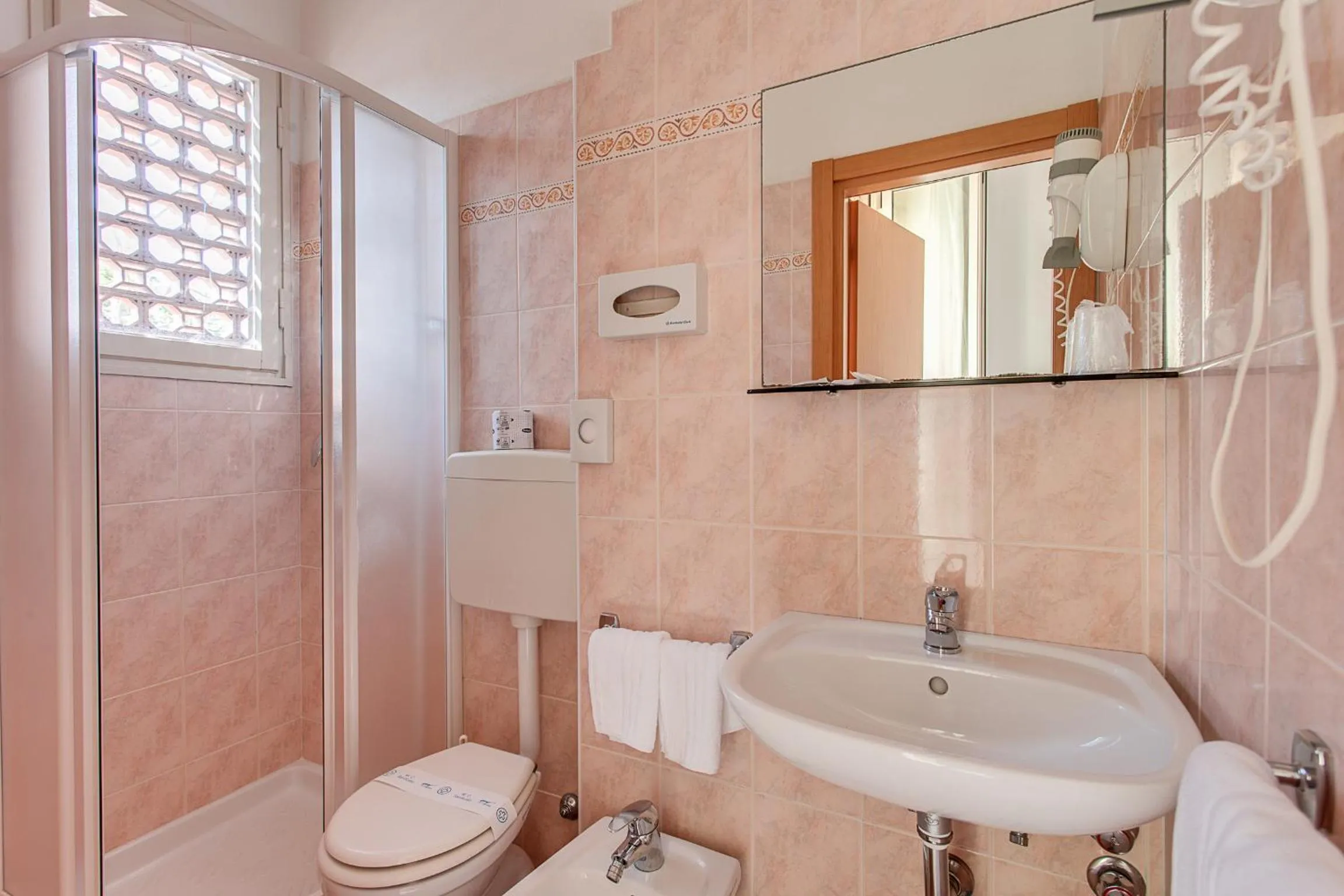 Shower in Hotel Buenos Aires