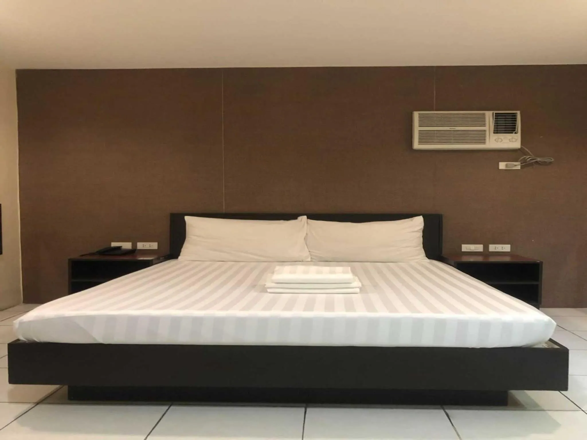 Bedroom, Bed in Camarin Prime Hotel