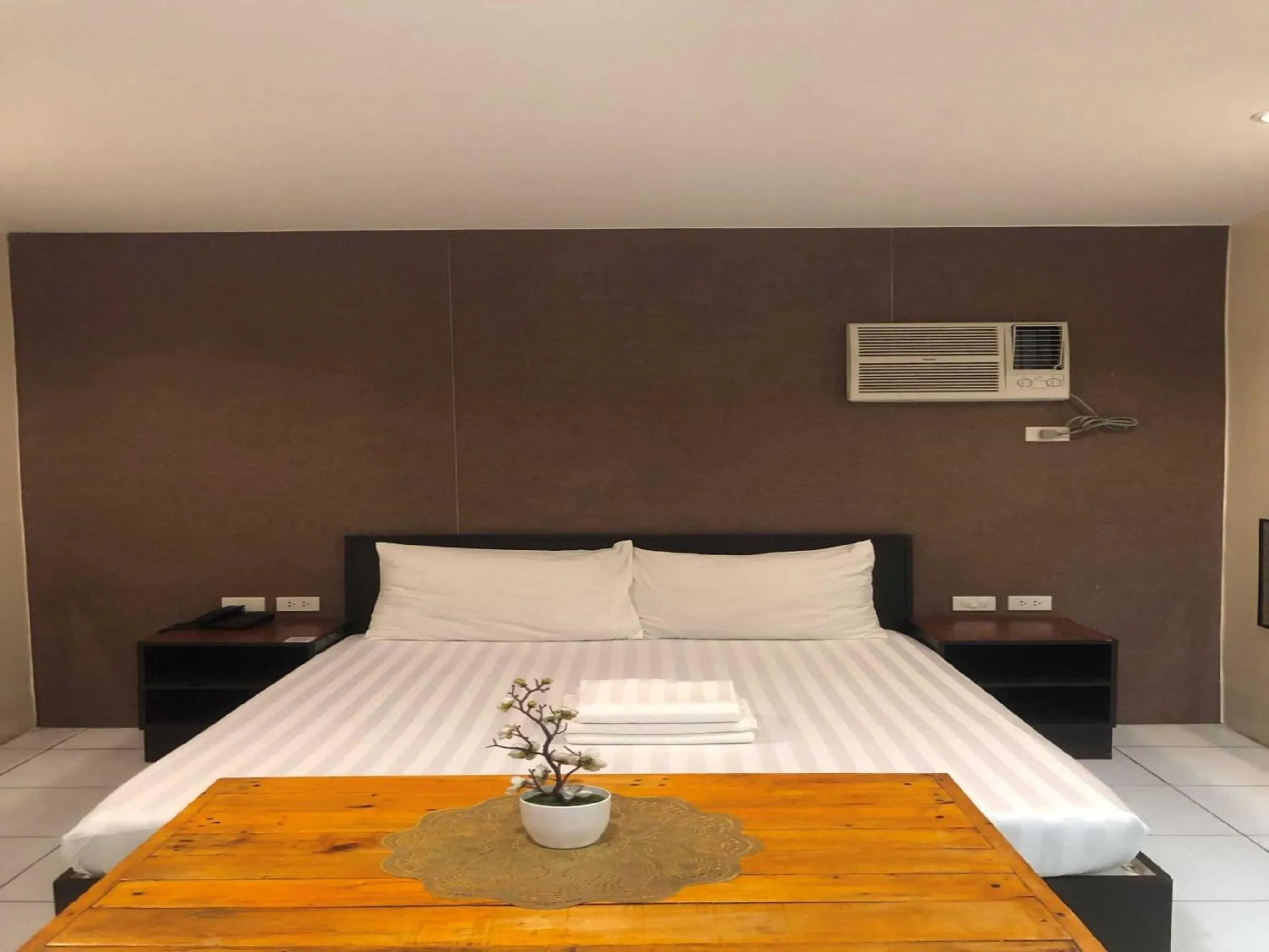 Bedroom, Bed in Camarin Prime Hotel