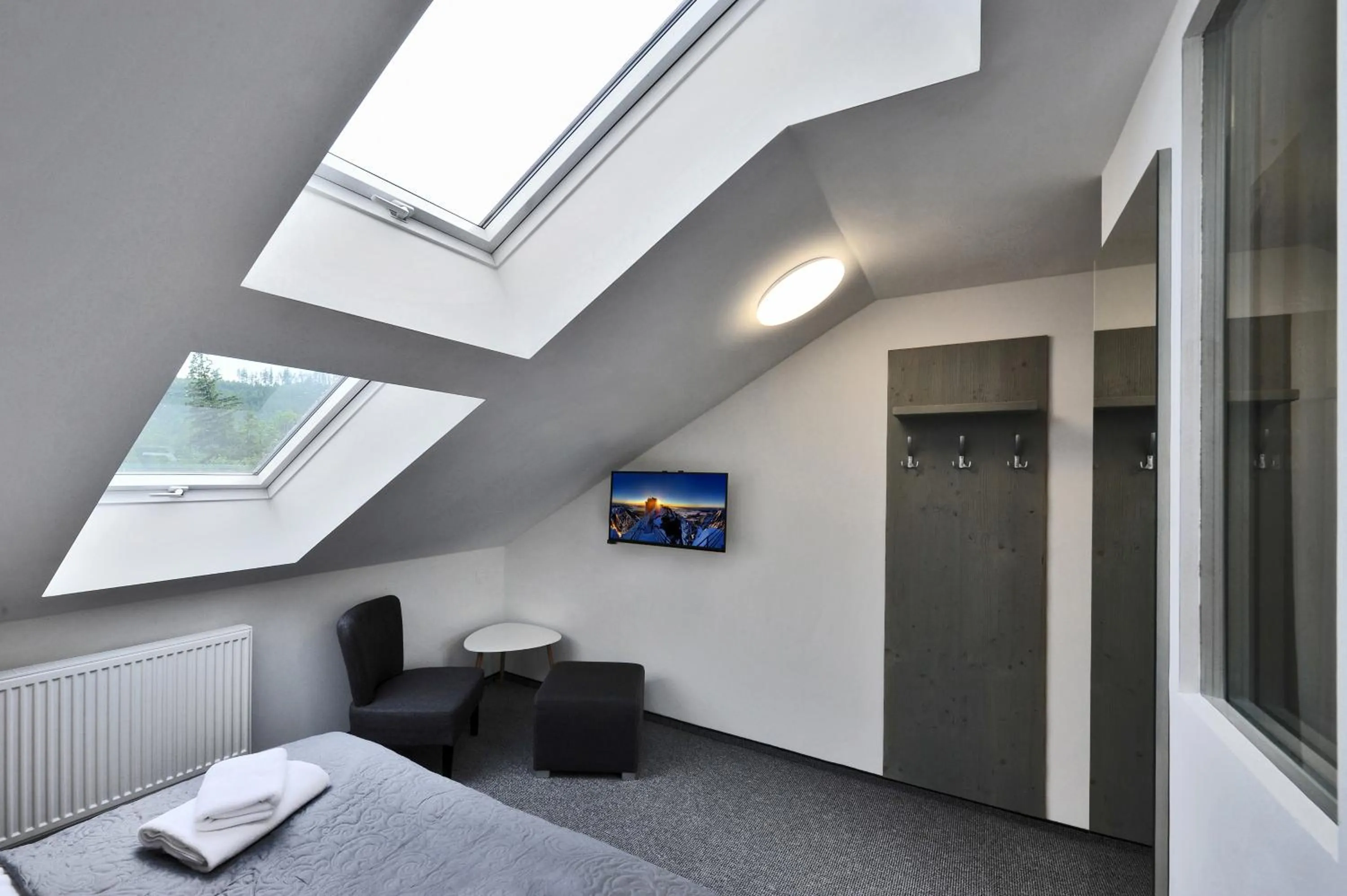 Communal lounge/ TV room, Bed in Aparthotel Belveder