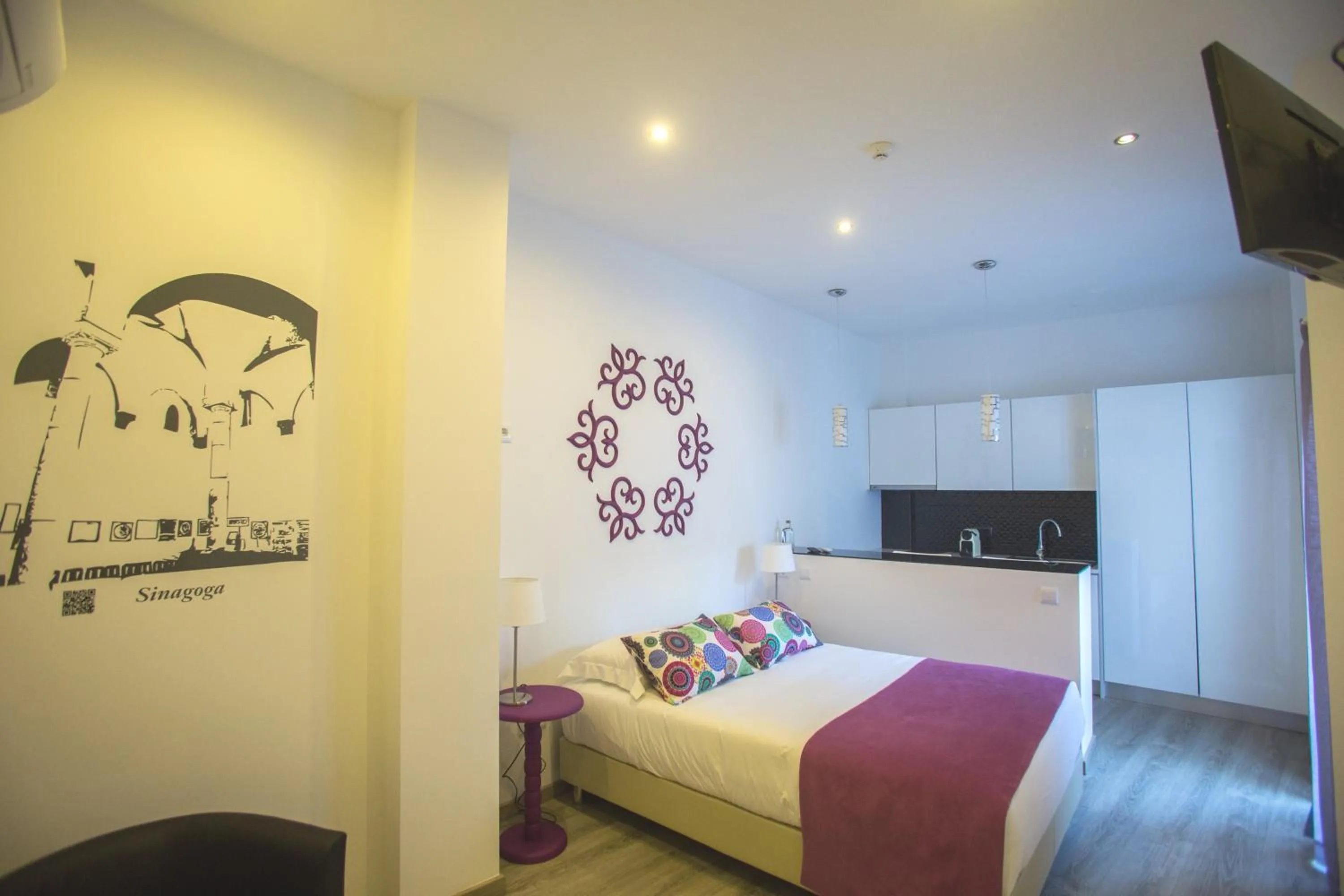 Bedroom, Bed in Thomar Story - Guest House