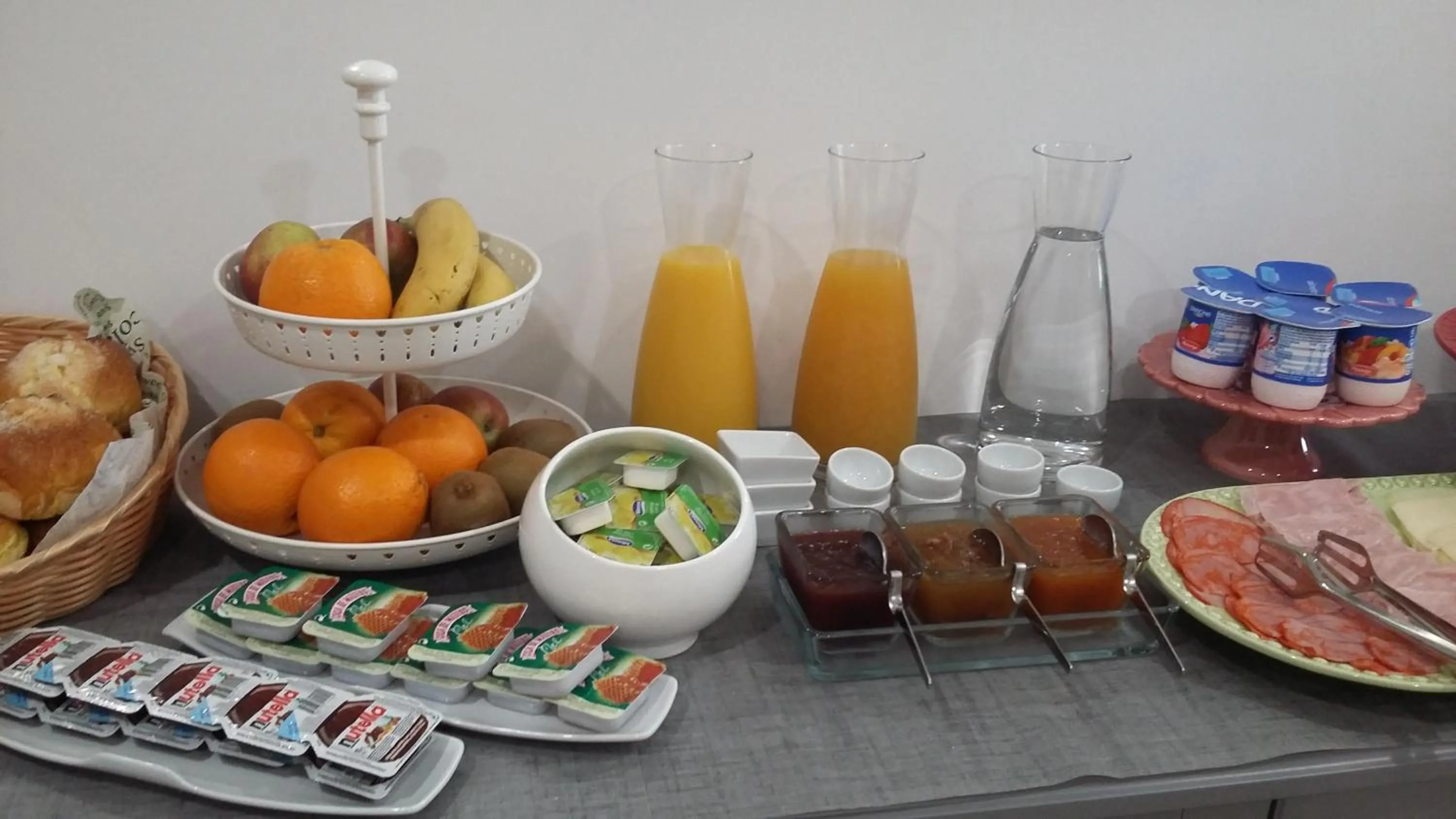 Buffet breakfast in Thomar Story - Guest House