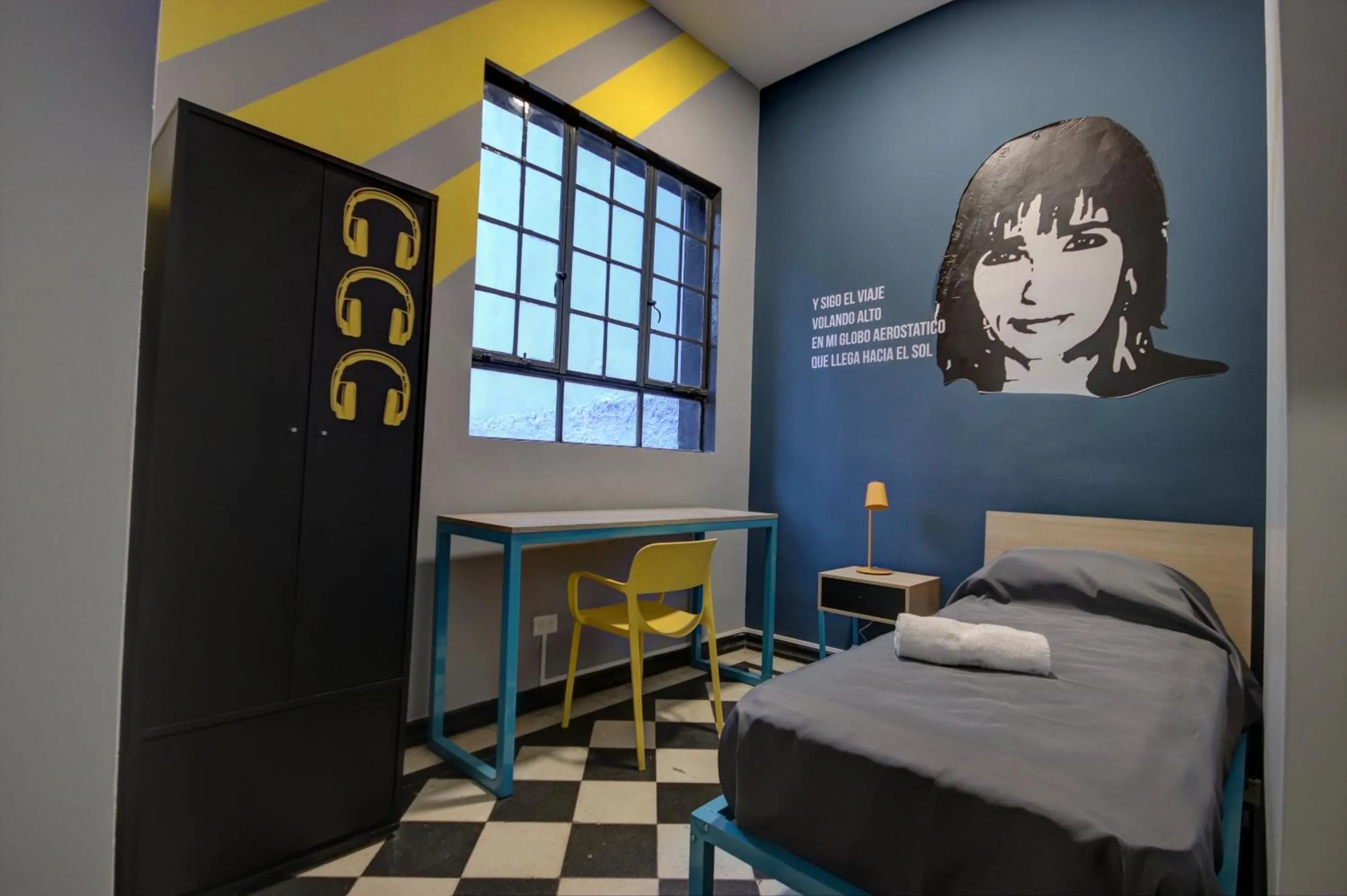 Photo of the whole room, Bed in Play Hostel Garden