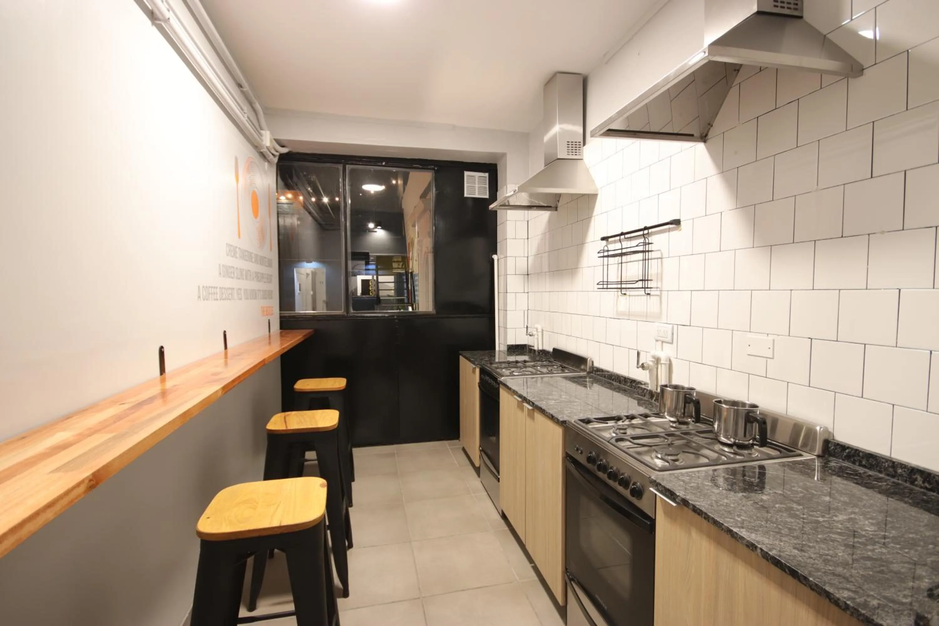 Kitchen or kitchenette in Play Hostel Garden