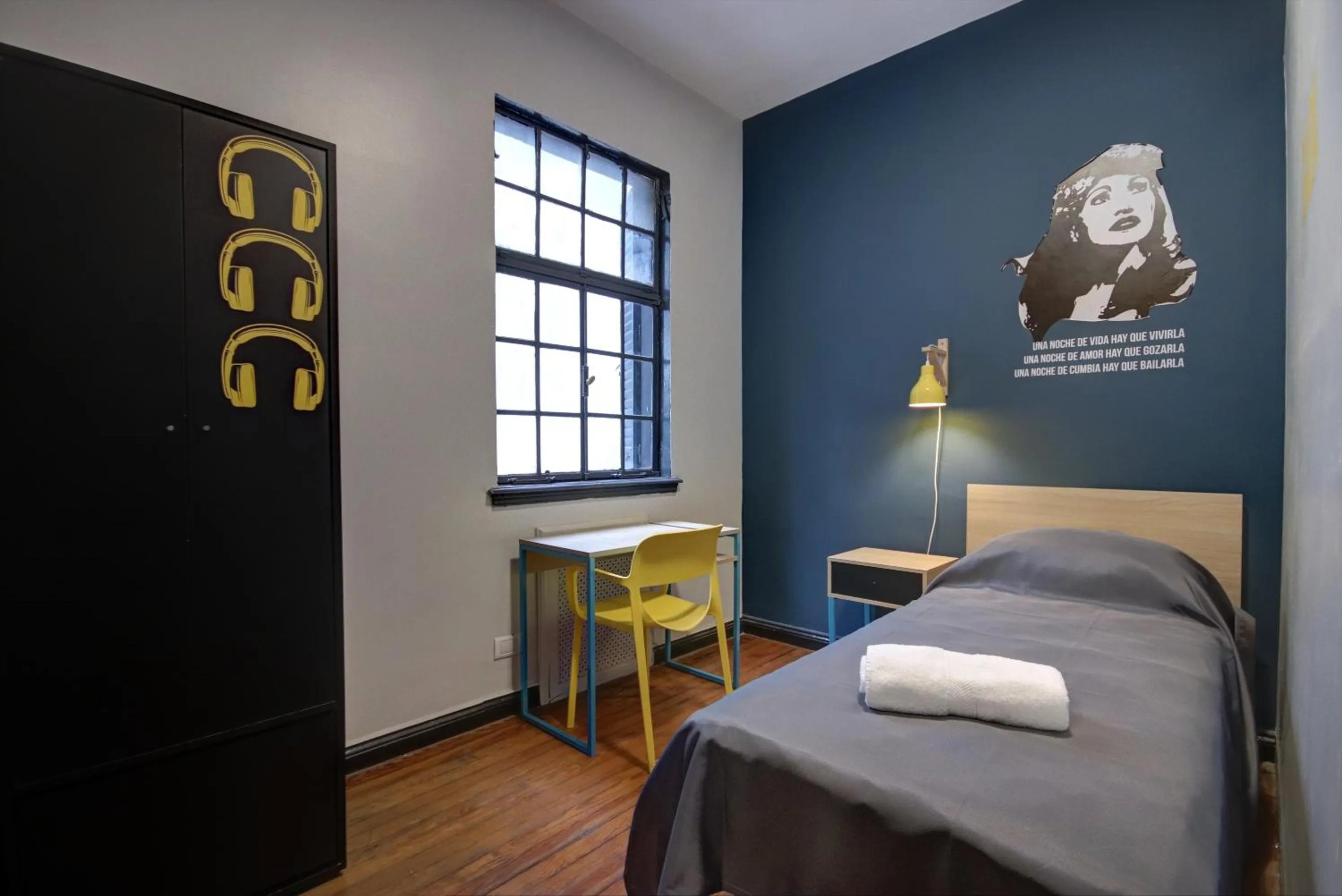 Photo of the whole room, Bed in Play Hostel Garden