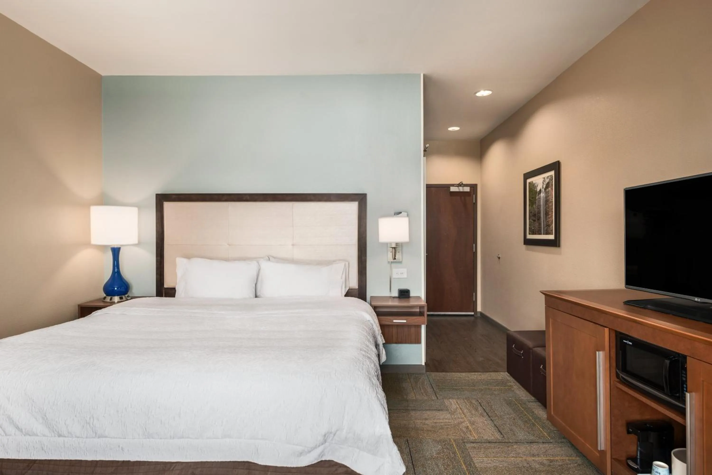 Bed in Hampton Inn & Suites - Lavonia, GA