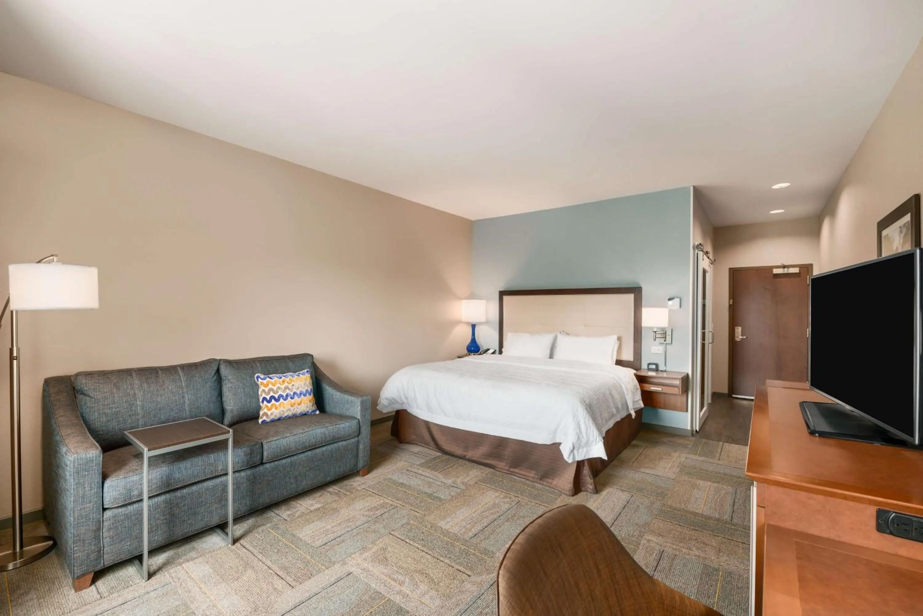 Bed in Hampton Inn & Suites - Lavonia, GA