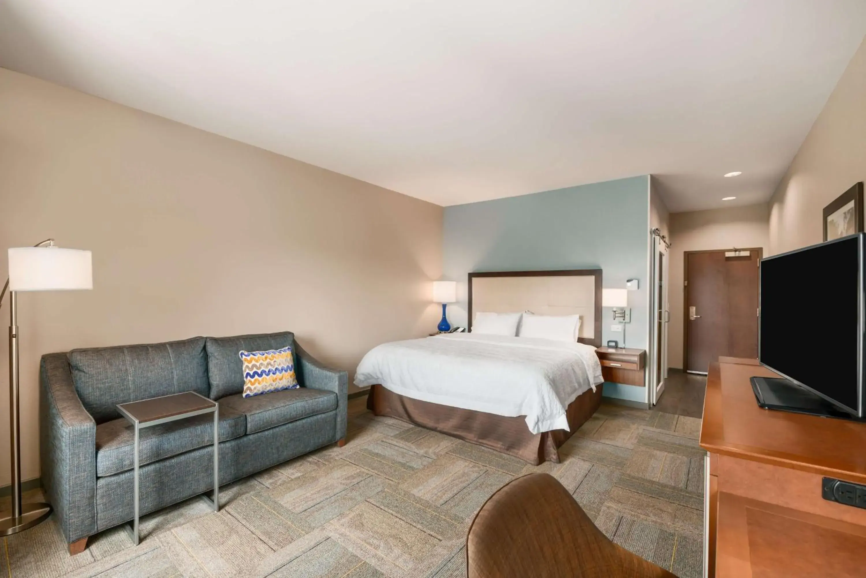 King Room with Sofa Bed - Hearing Accessible/Non-Smoking in Hampton Inn & Suites - Lavonia, GA King Room with Sofa Bed - Hearing Accessible/Non-Smoking in Hampton Inn & Suites - Lavonia, GA