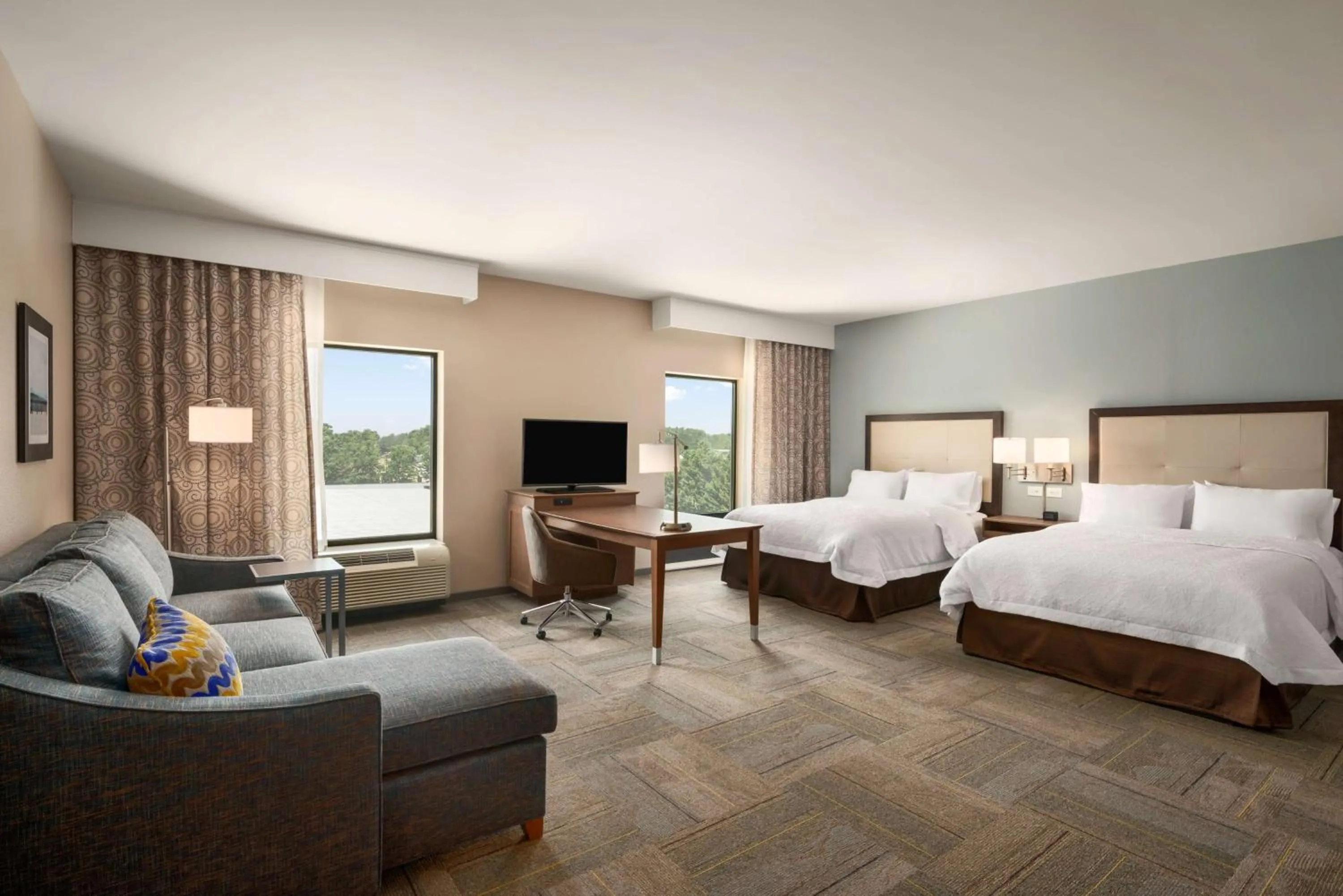 Bed in Hampton Inn & Suites - Lavonia, GA