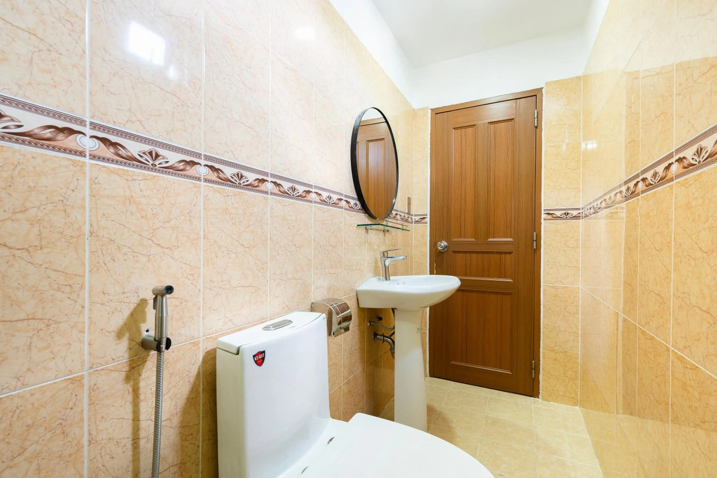 Shower in Mari Queen Hotel - Suong Nguyet Anh