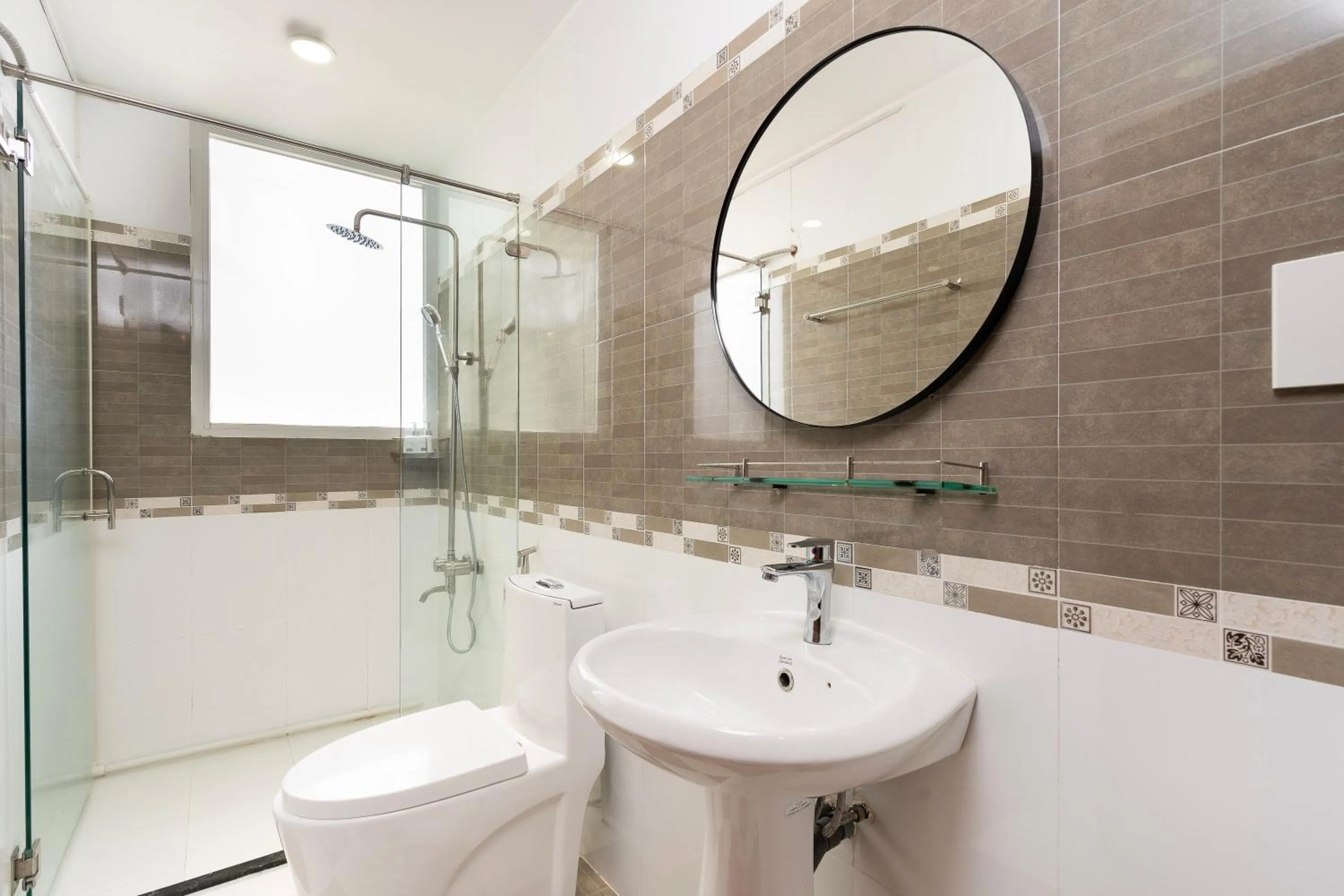 Shower in Mari Queen Hotel - Suong Nguyet Anh