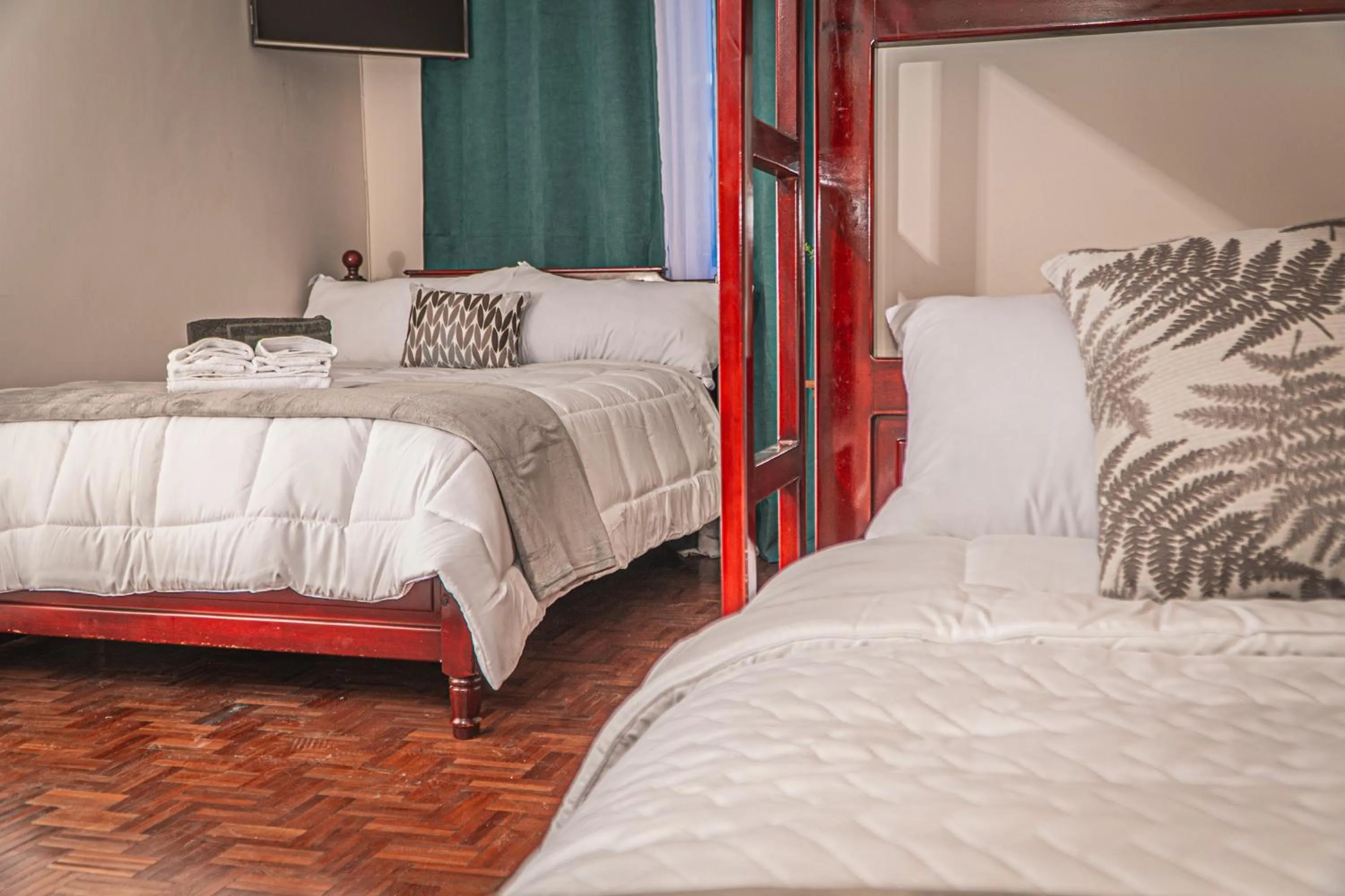 Photo of the whole room, Bed in Ukuku Hostel & Rooftop - Quito