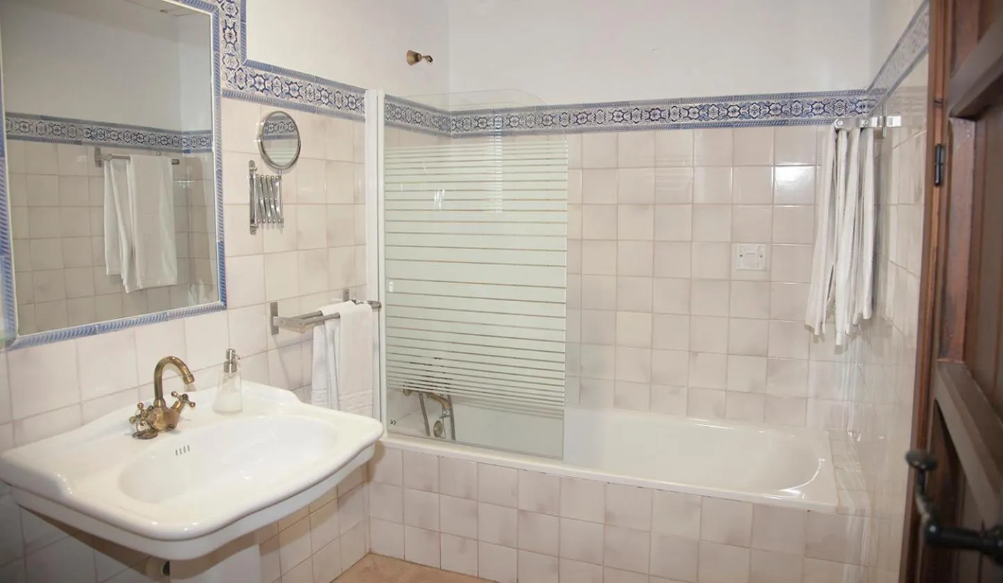 Bathroom in Hospedería Convento de Santa Clara