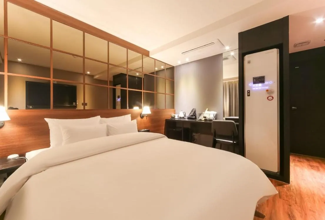 Hotel French code Myeongji