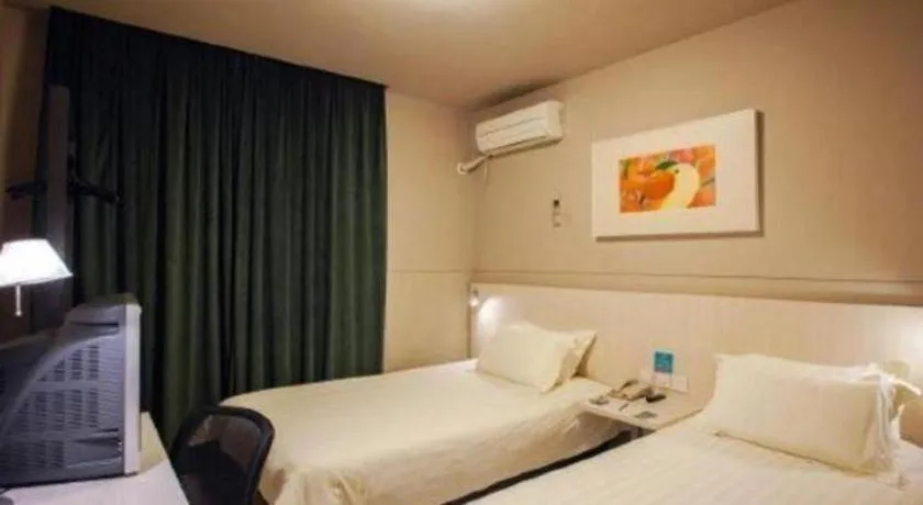 Bed in Jinjiang Inn Shanghai Qingpu