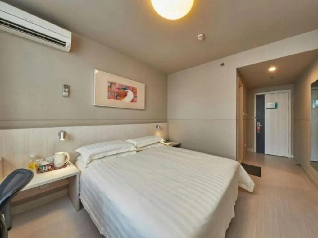 Bed in Jinjiang Inn Shanghai Qingpu