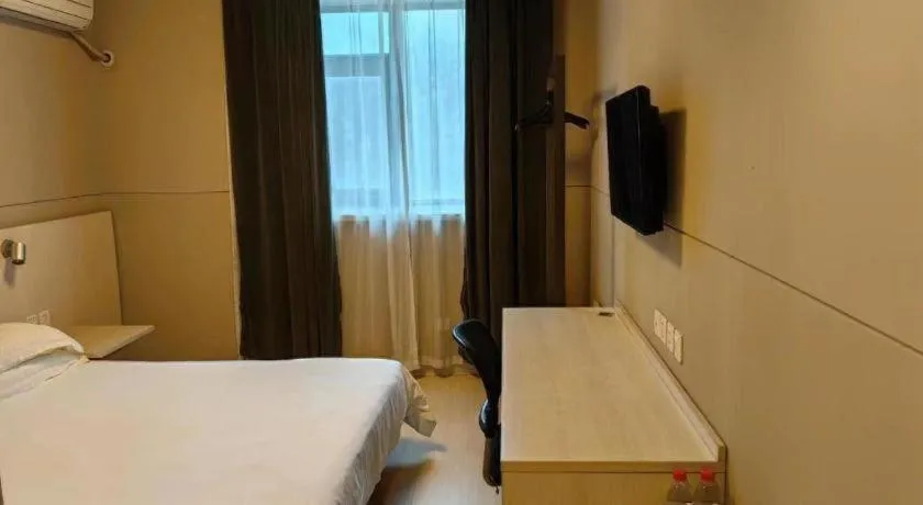 Bed in Jinjiang Inn Shanghai Qingpu