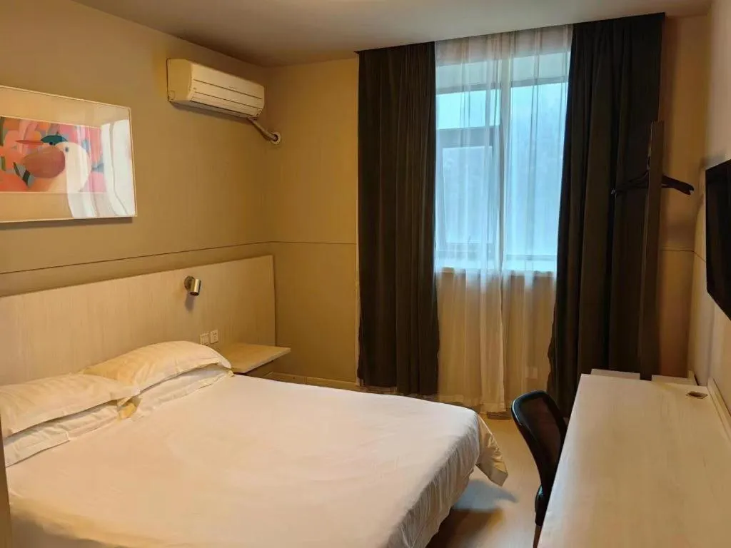 Bed in Jinjiang Inn Shanghai Qingpu