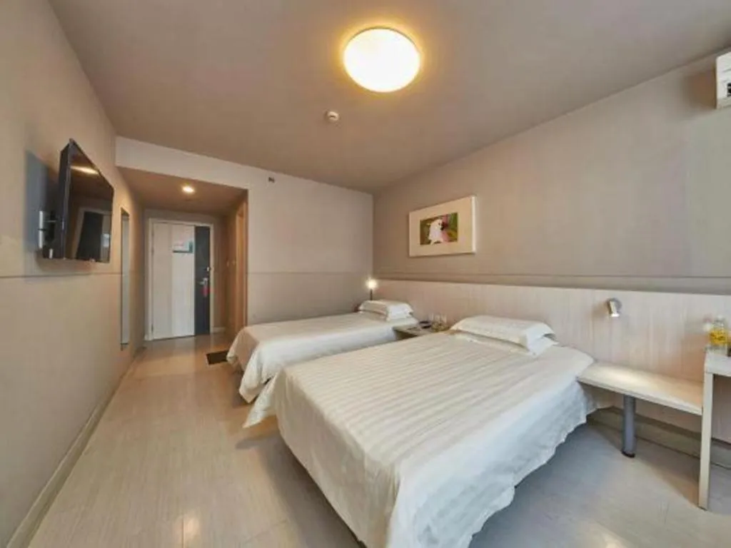 Bed in Jinjiang Inn Shanghai Qingpu