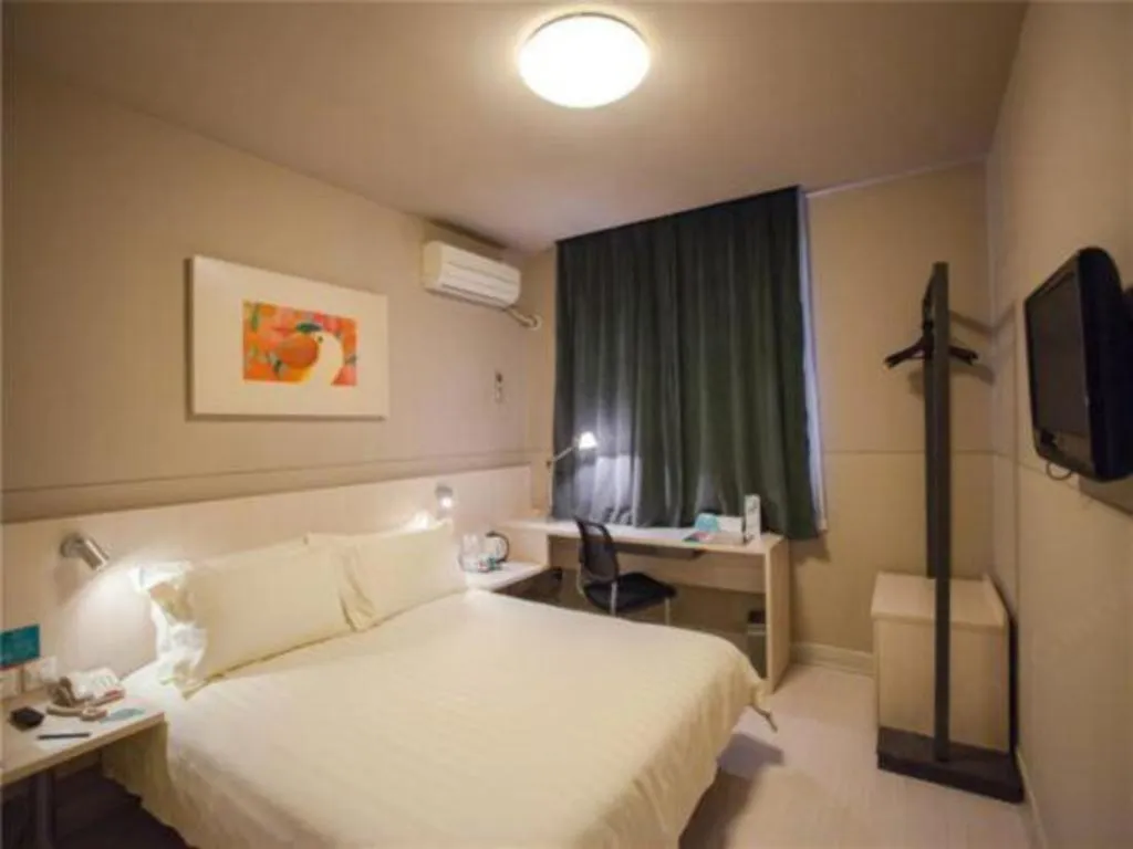 Bed in Jinjiang Inn Shanghai Qingpu