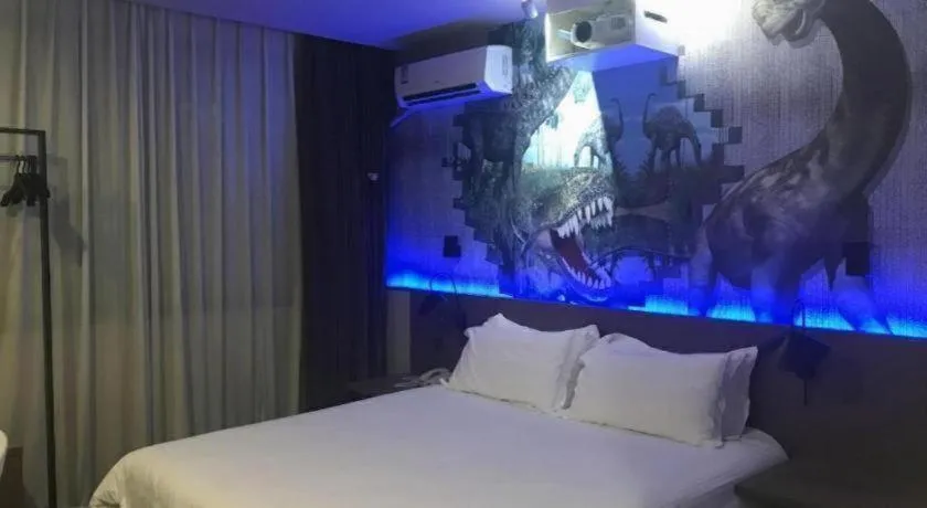 Bed in Jinjiang Inn Select Shanghai Pudong Airport
