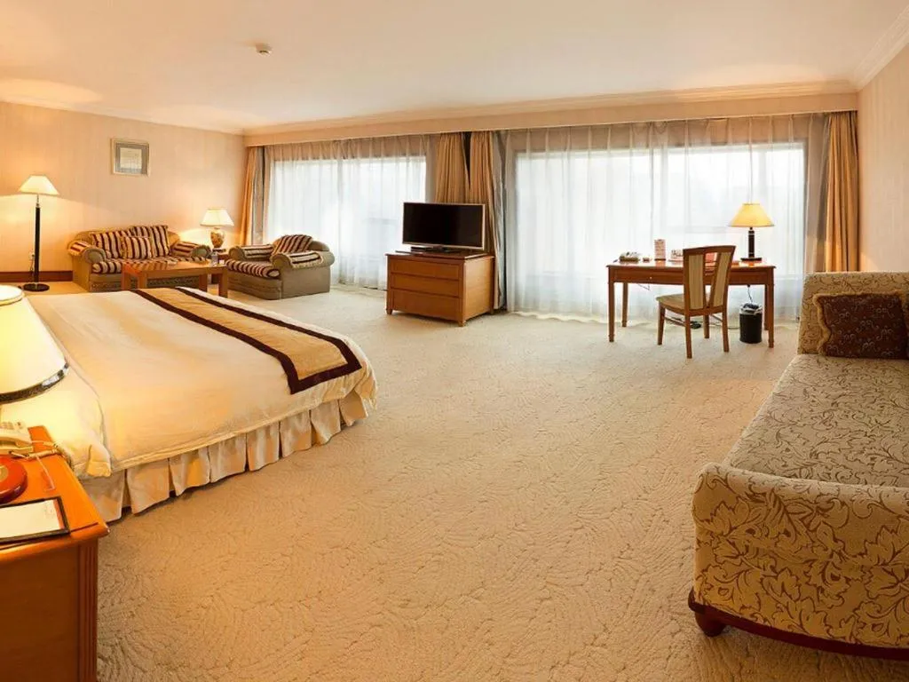 Bed in Dalian Zhongshan Hotel