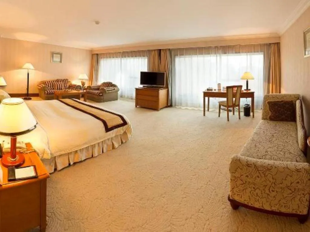 Bed in Dalian Zhongshan Hotel