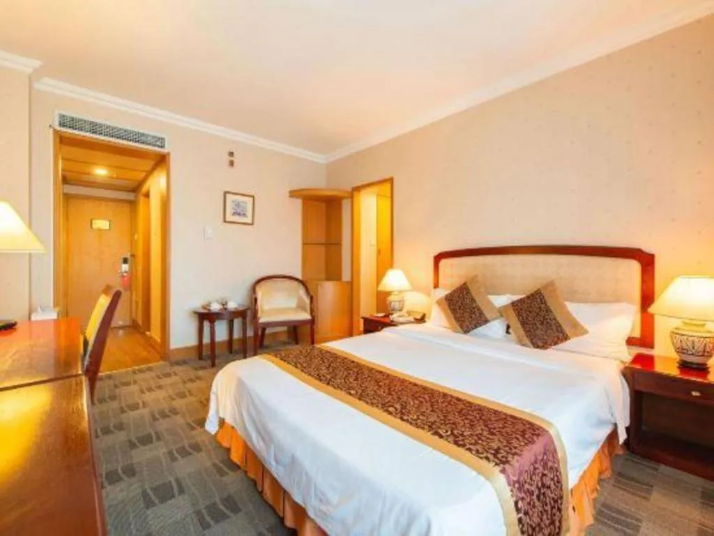 Bed in Dalian Zhongshan Hotel